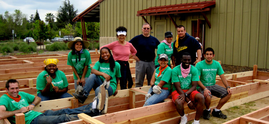 student volunteers building home
